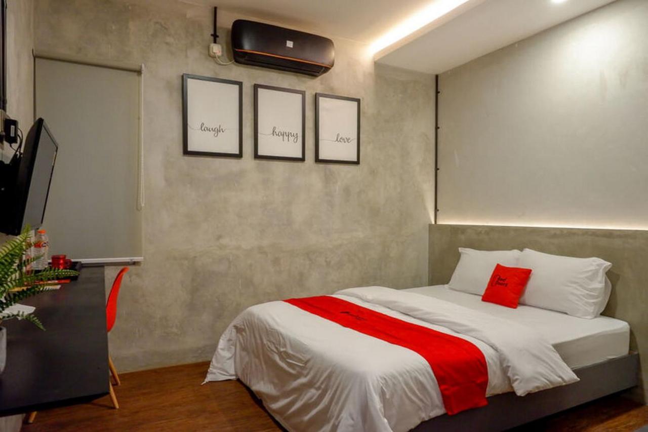 Reddoorz Plus Near Kawasan Sam Poo Kong Semarang Eksteriør billede