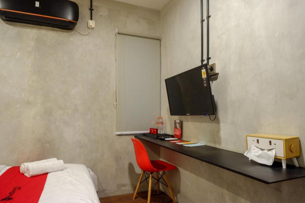 Reddoorz Plus Near Kawasan Sam Poo Kong Semarang Eksteriør billede