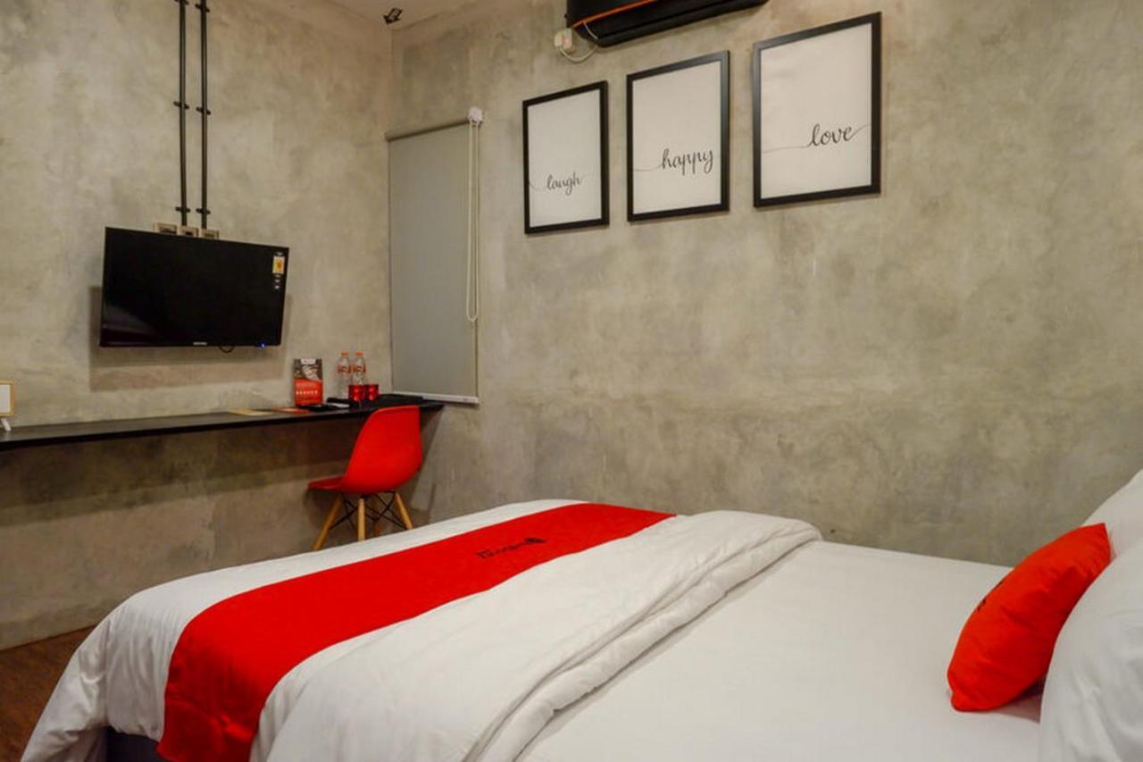 Reddoorz Plus Near Kawasan Sam Poo Kong Semarang Eksteriør billede